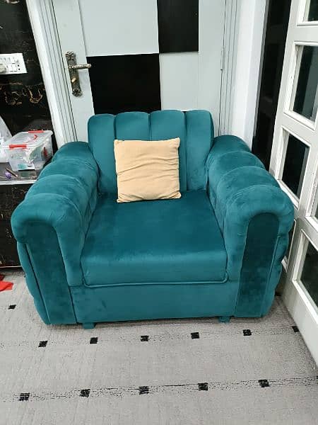 6 seater sofa + 1 center table+6 cushions-1.5 years used-New poshish 4