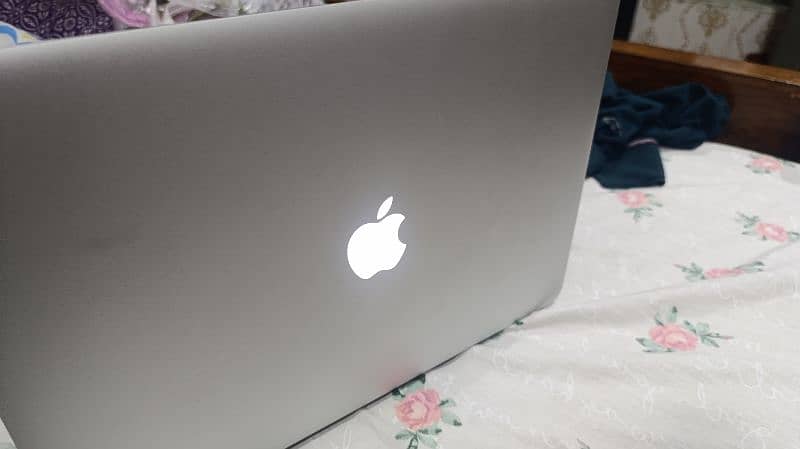 Macbook Pro 2015 16 gb ram 3