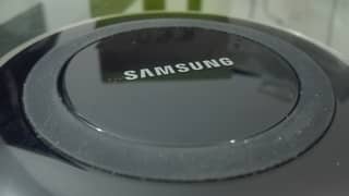 SAMUSNG WIRELESS CHARGER