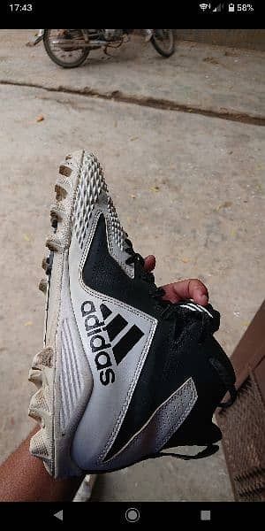 adidas avenger football shoes , with upper grip fully new 2