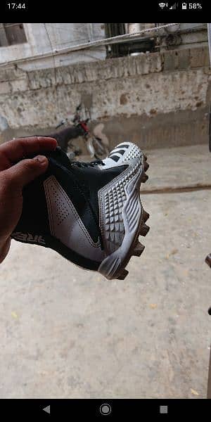 adidas avenger football shoes , with upper grip fully new 4