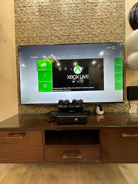 Xbox 360 Slim (250 GB) JTAG and with Kinect 4