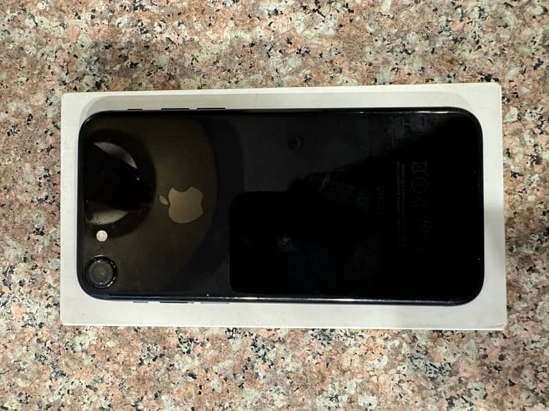 iphone 7 PTA 128gb 4