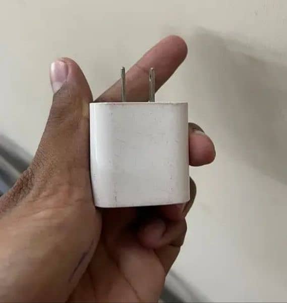 iPhone charger 20 Volt 1