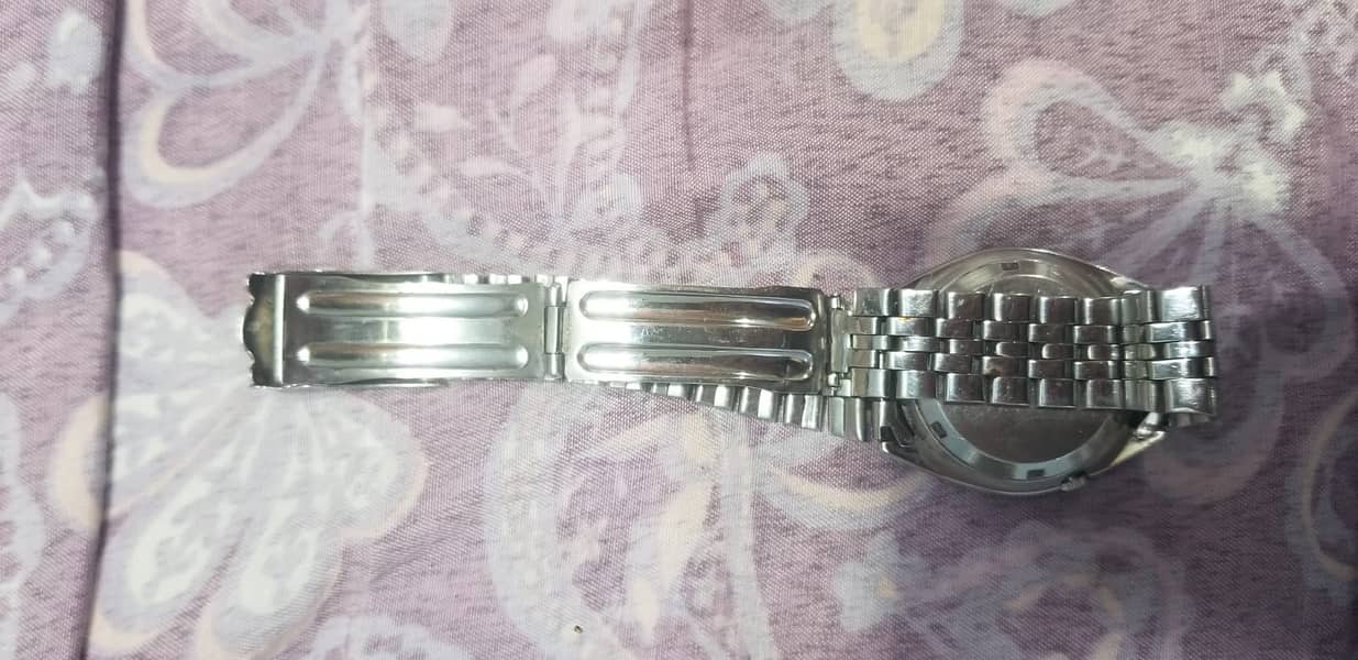 SEIKO STAINLESS STEEL WATCH BLACK DIAL 4