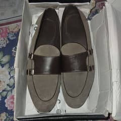 new shoes for urgent sale karana hay agar kisii baii baei ko chaya hay