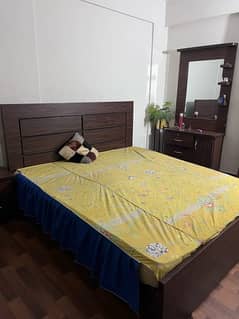 king size bed with side table and dressing table without metres