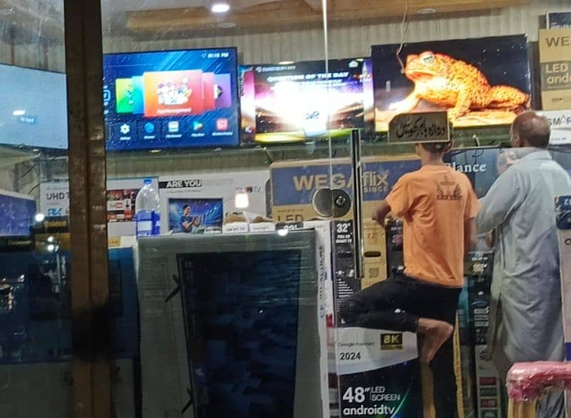 43  inch   new box pack samsung led  latest model  03221257237 2