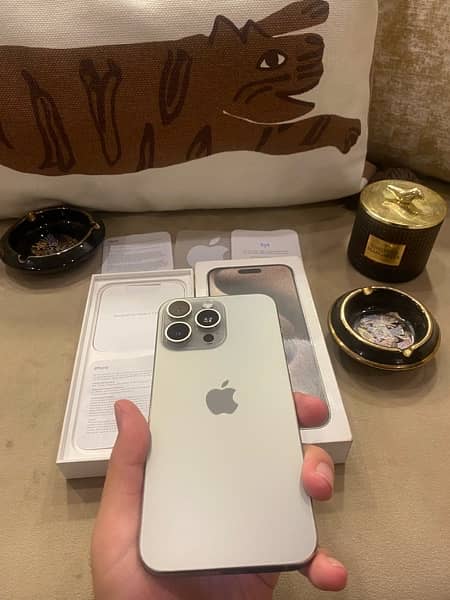 iPhone 15 Pro Max Natural Titanium non active 256gb! 8