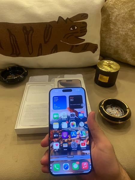 iPhone 15 Pro Max Natural Titanium non active 256gb! 14