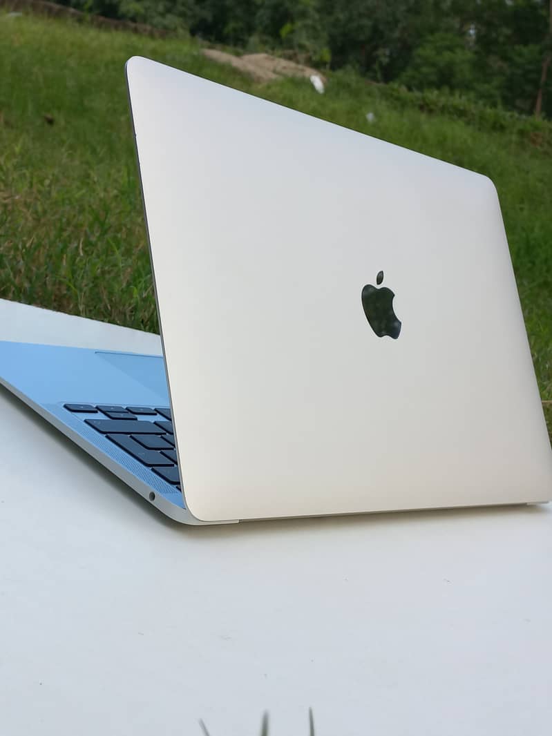 MacBook M1 Air 2020 16gb ram 4