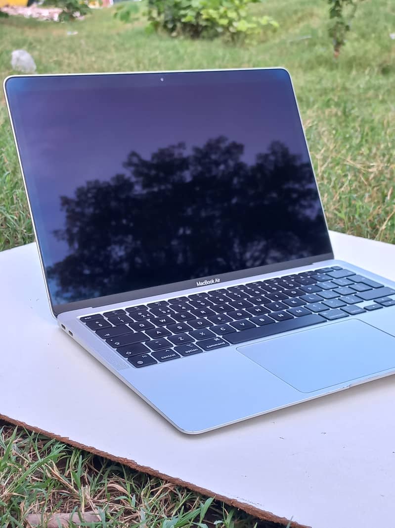 MacBook M1 Air 2020 16gb ram 6