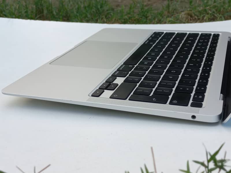 MacBook M1 Air 2020 16gb ram 8