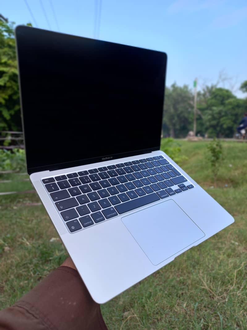 MacBook M1 Air 2020 16gb ram 9