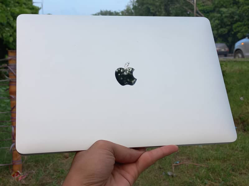 MacBook M1 Air 2020 16gb ram 10