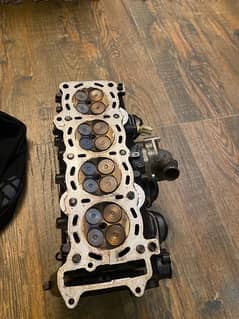 suzuki gsxr 600cc engine head for sale in mint condition 0