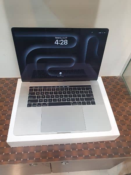 Apple Macbook Pro 15.6 Late 2018 2