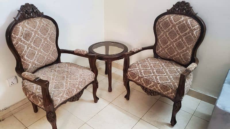 Chairs with a Table 4