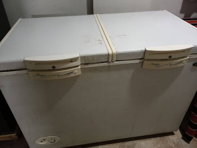 waves triplet deep freezer urgent sale 3