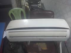 Kenwood 1.5 ton air conditione for sale only 50000