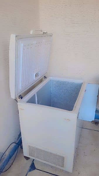 Freezer for sale Quality cheez hai Good condition 100% working 4