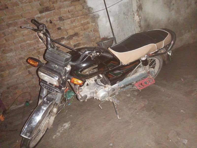 United 22 model 70cc 1