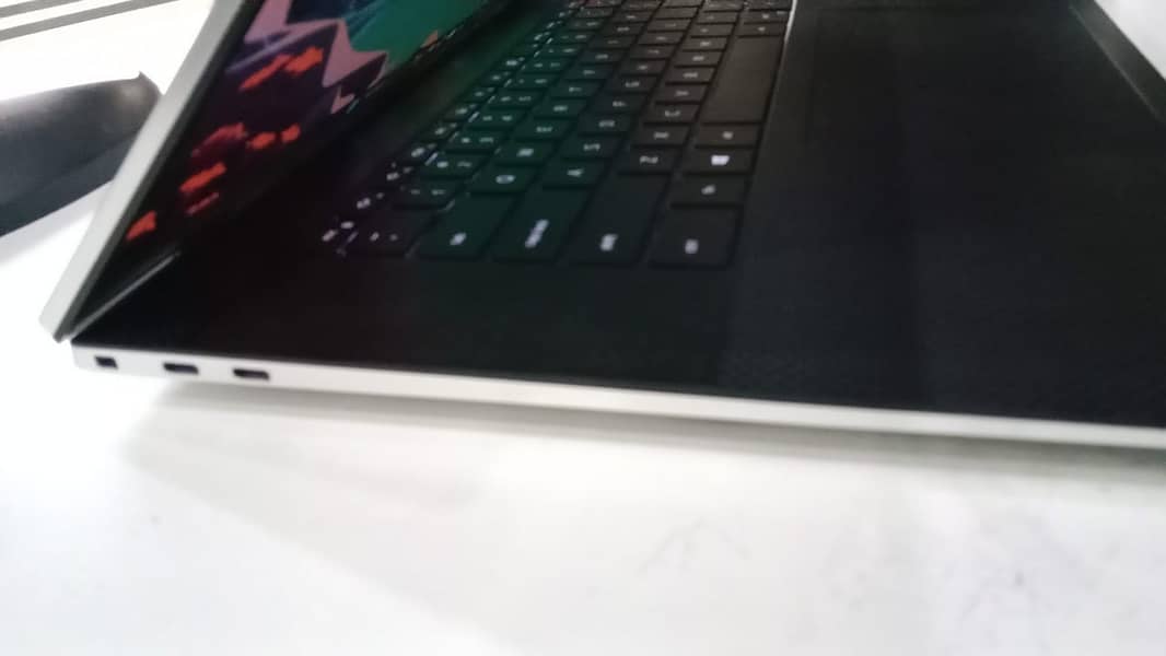 XPS 17 32GB Ram RTX 2060 6GB with 2K display i7 10th Gen | 10/10 3