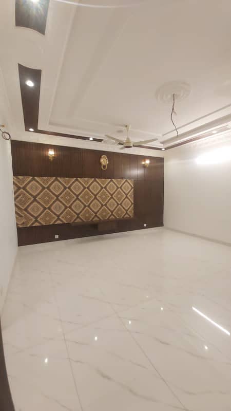 Ten Marla Upper Portion in Bahria Town Lahore 3