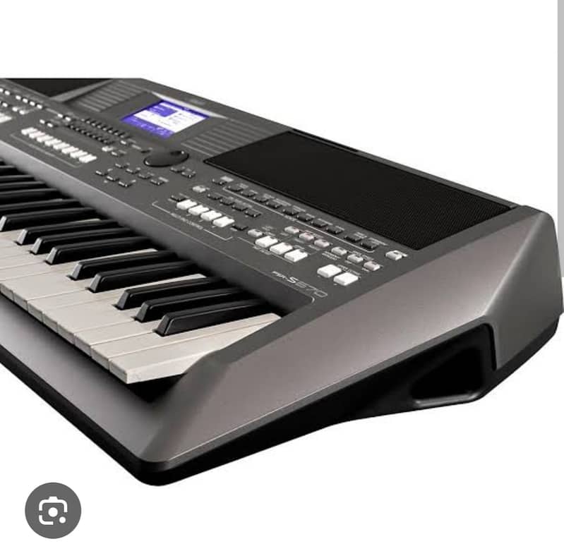 Professional Yamaha s670 keyboard 1