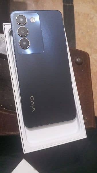 y100 vivo Mobil sale krna hai condition 10/10 2