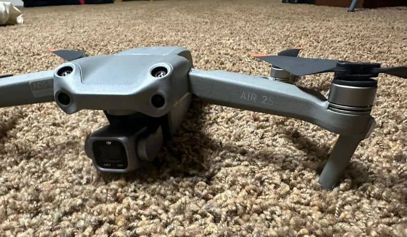 Dji Air 2s
Working 100% Condition 10.10 4