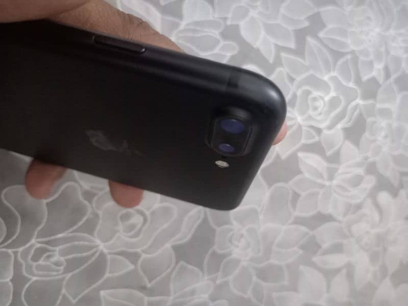 iPhone 7 Plus (128 GB PTA Approved) 3