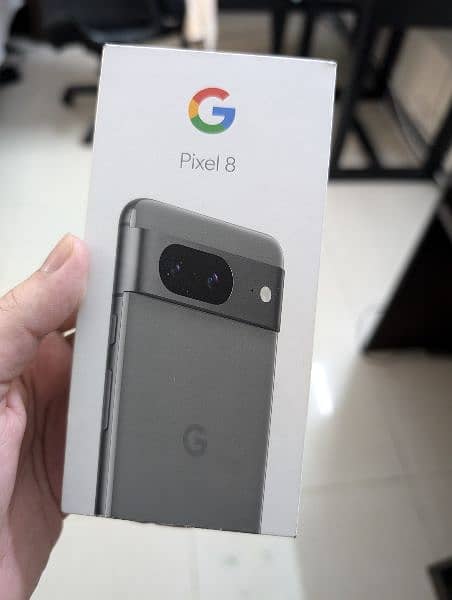 Google PIxel 8 Hazel complete box 1