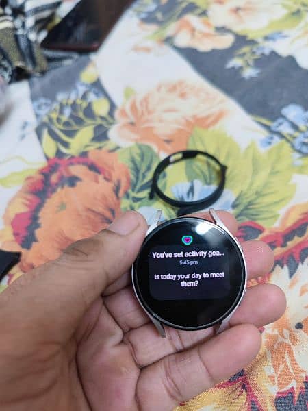 Samsung galaxy watch 5 44mm with box/charger 0