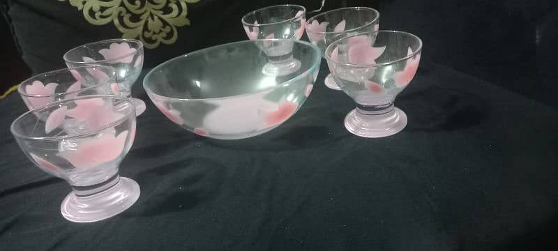 3 glass dishes with ice cream set 3