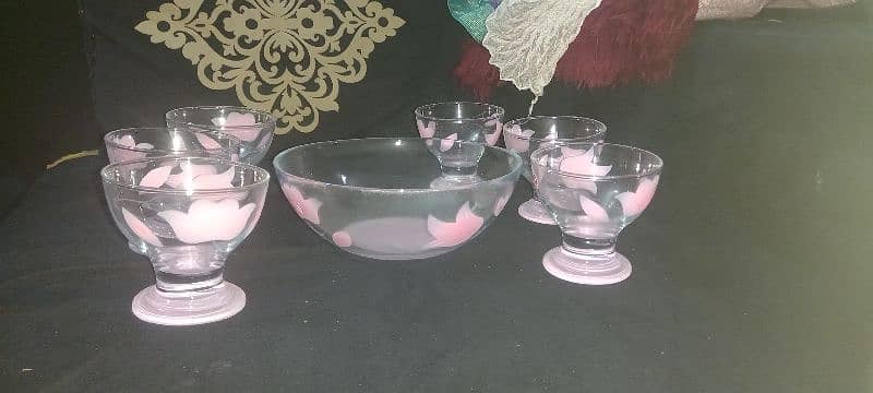 3 glass dishes with ice cream set 4