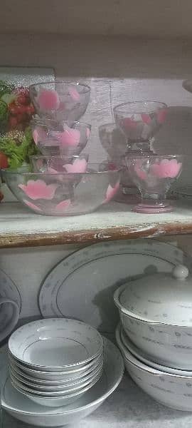 3 glass dishes with ice cream set 5