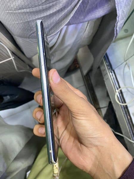 OnePlus 8 panel line and small back crack 1