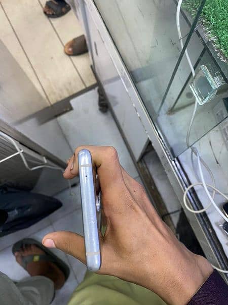 OnePlus 8 panel line and small back crack 4