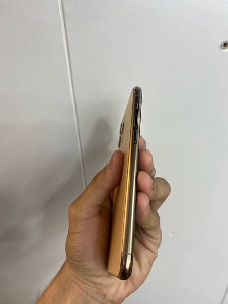 Iphone 11 pro 64gb PTA APPROVED 1