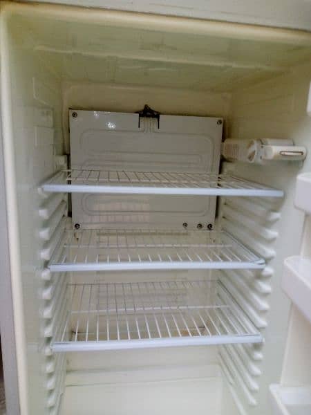 Dawlance Fridge Midem size for sale  conditions is good work 3