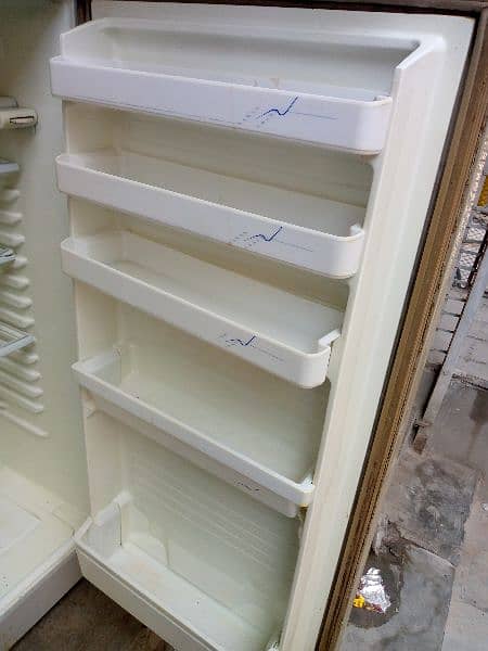 Dawlance Fridge Midem size for sale  conditions is good work 4