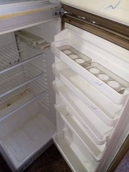 Dawlance Fridge Midem size for sale  conditions is good work 5