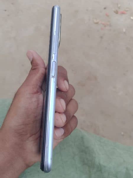 bilkul new mobile all ok no yr hae 1