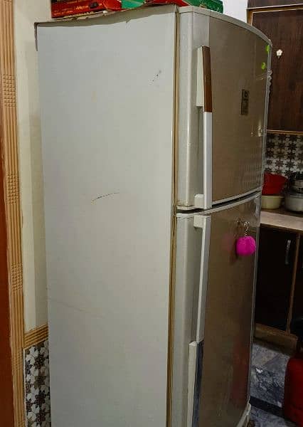 Dawlance fridge in very good condition 2