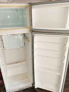 Dawlance fridge new condition