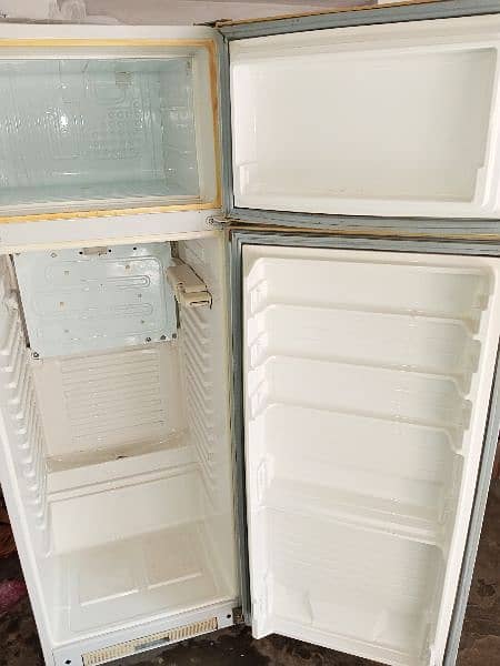 Dawlance fridge new condition 0