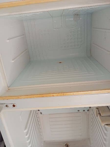 Dawlance fridge new condition 2