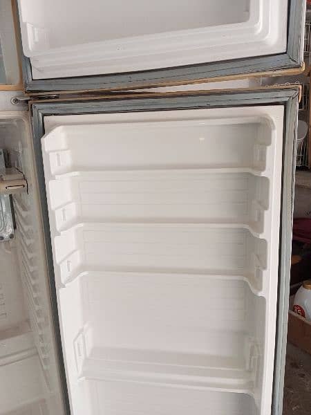 Dawlance fridge new condition 4