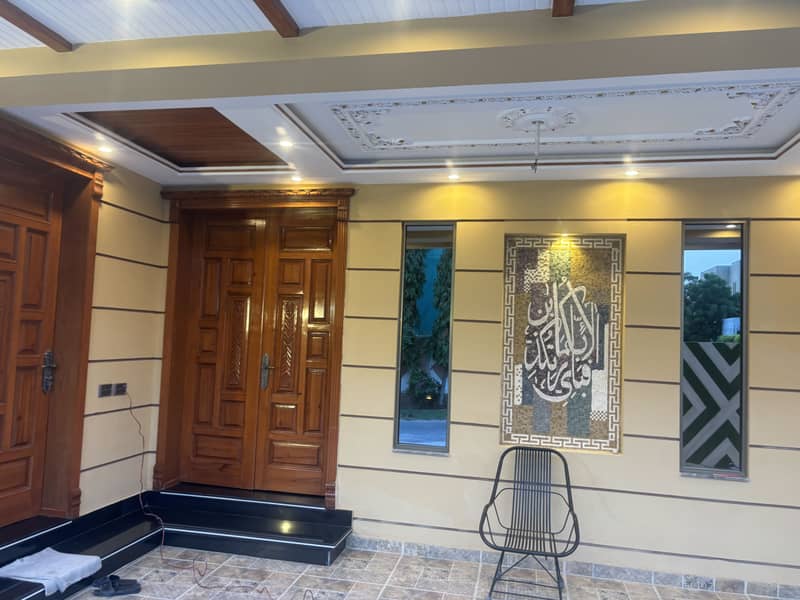 WAPDA TOWN CORNER 10.4 MARLA MODREN STYLE BRAND NEW HOUSE IS AVAILABLE FOR SALE 2